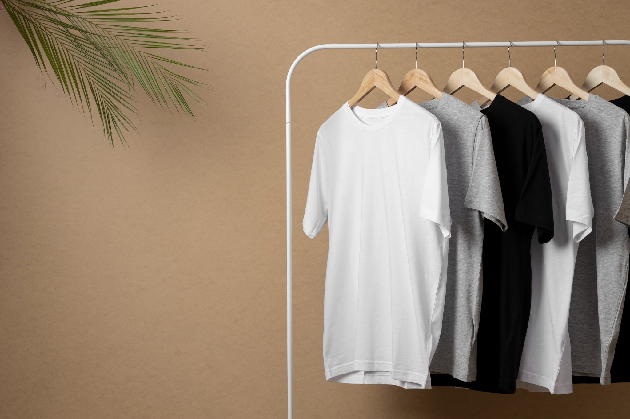 The Irresistible Allure of Stylish Men’s T-shirts: Why to Buy them Online